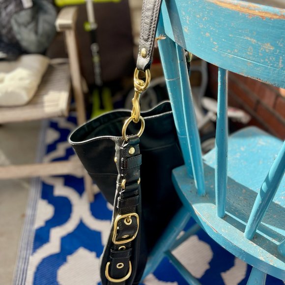 Coach black leather shoulder bag with perfect purple lining - Picture 7 of 8